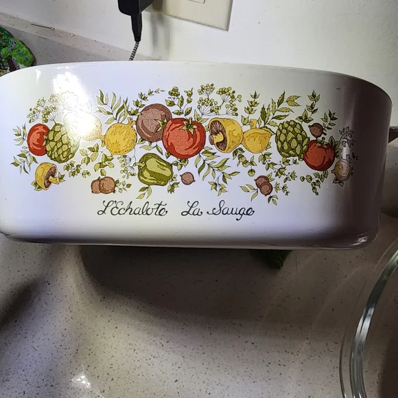 Vintage Corning Ware 4 QT. A-34-B Covered Casserole Dish - Picture 2 of 13